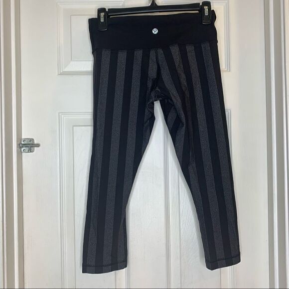 Lululemon Wunder Under Crop Leggings Size 6 Black and Gray Stripes - Picture 6 of 8